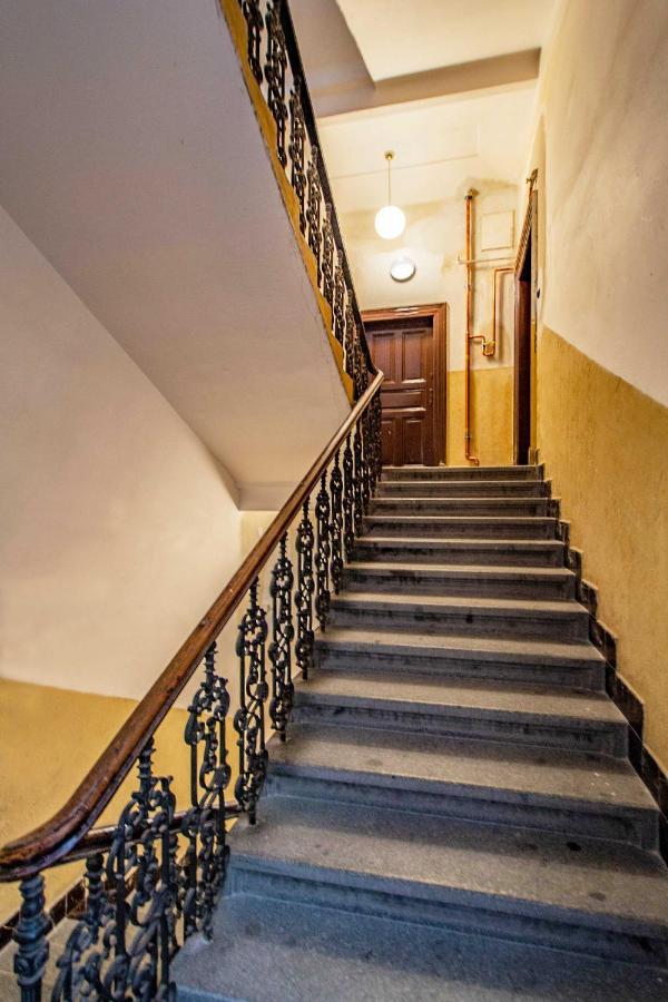 Appartamento 3Bdr Oasis In The Heart Of Praga Esterno foto
